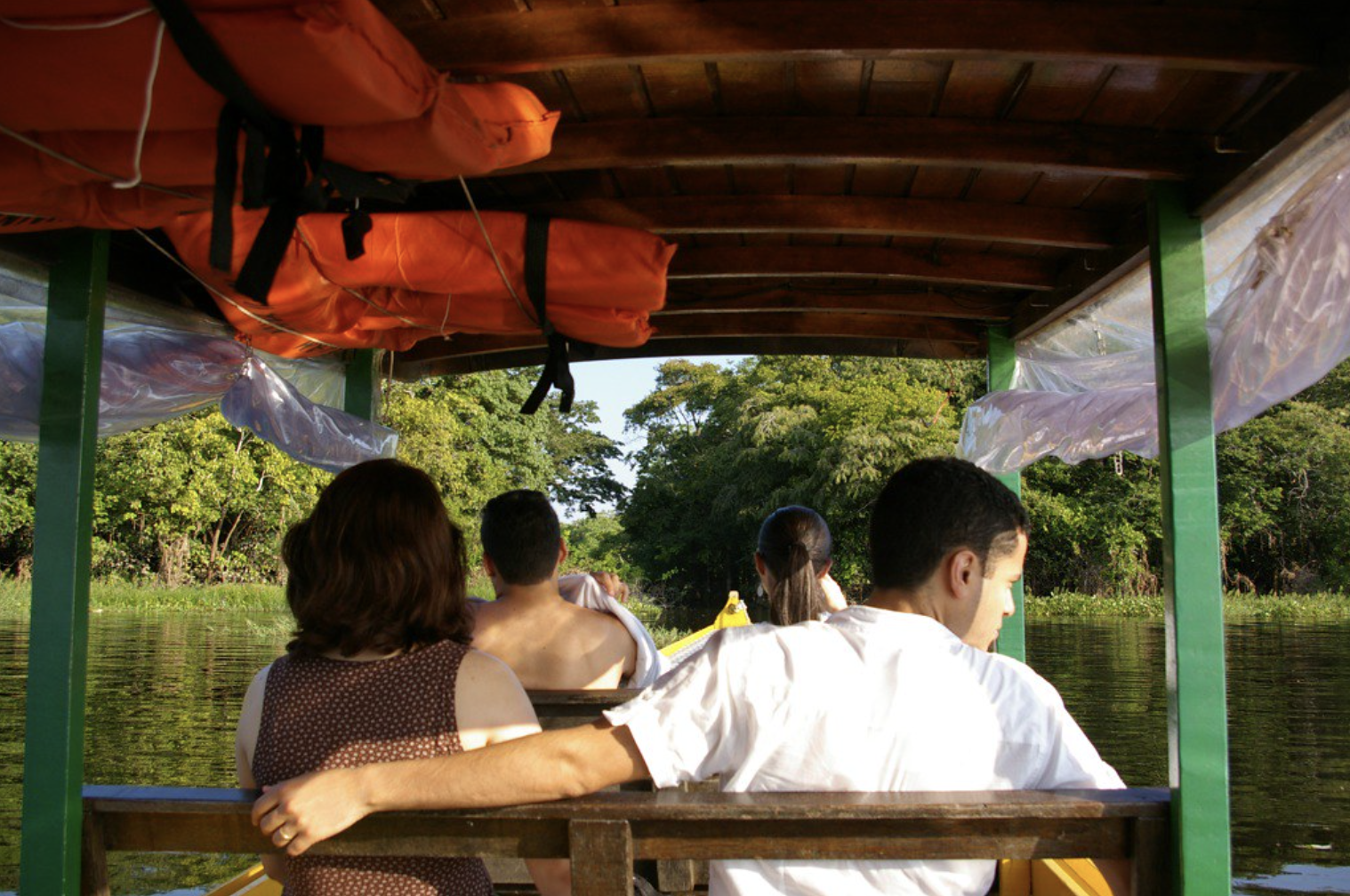 Flooded homes along the Juruá River, with residents navigating in small boats.