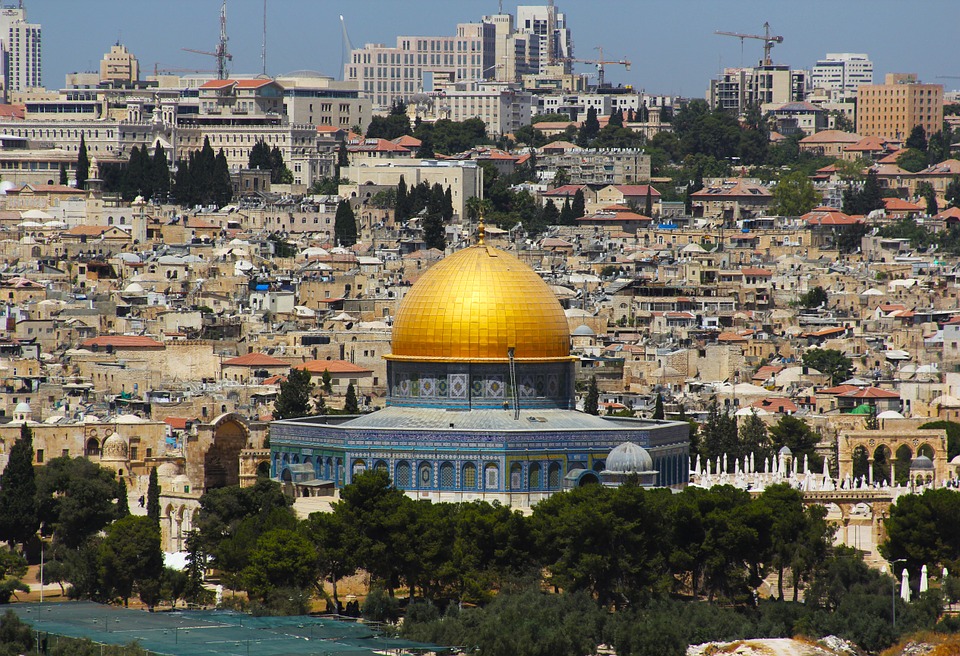 https://pixabay.com/photos/jerusalem-worship-history-holiday-597025/