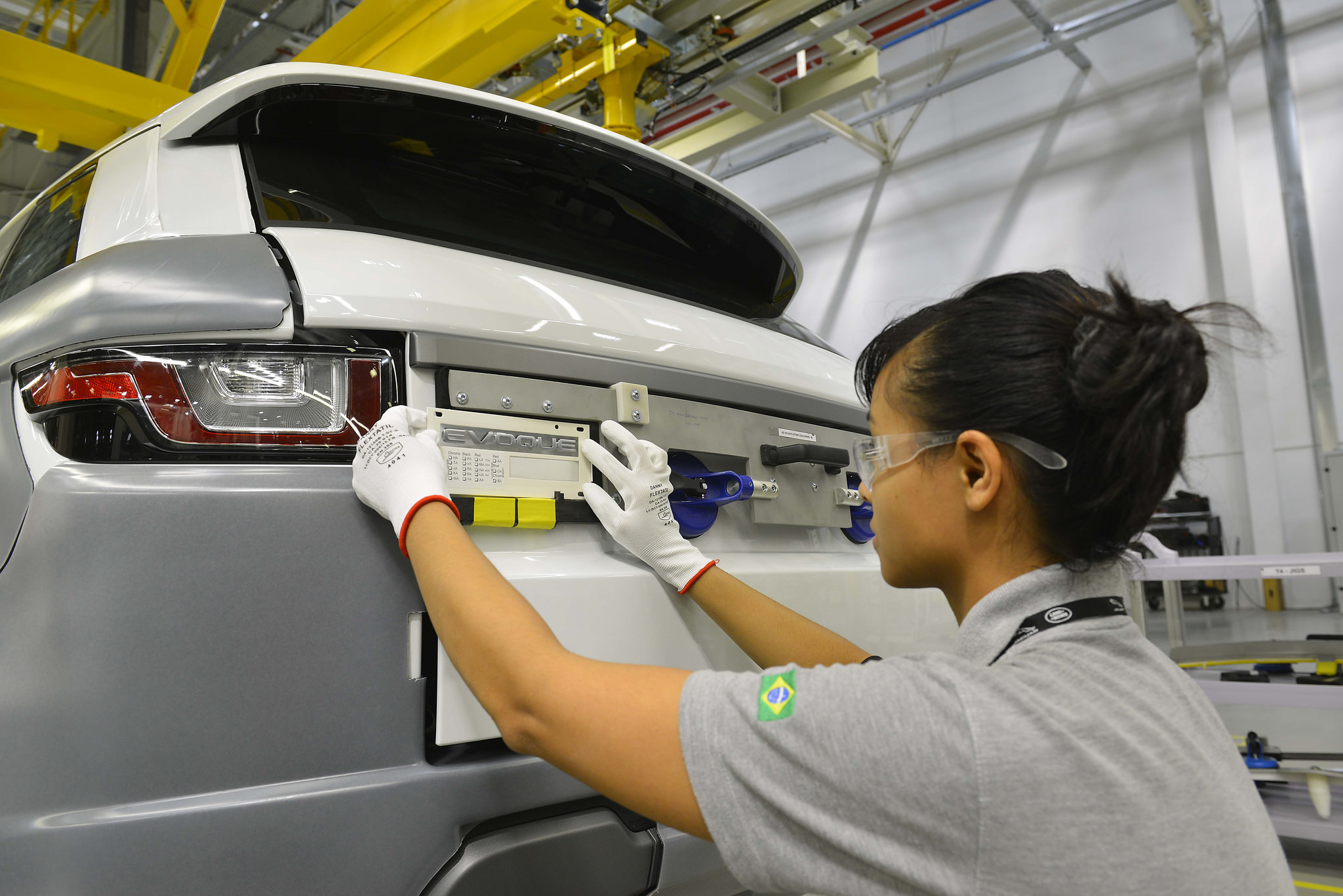 Предел машина. Jaguar Land Rover Factory. Автомобильный завод в Бразилии. Автомобилестроение Бразилии. Ленд Ровер сборка завод.