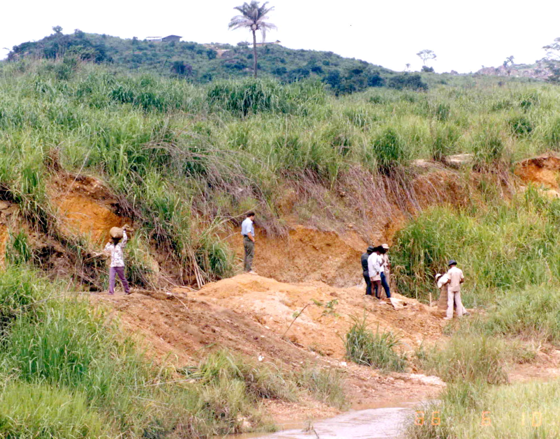 blood diamond miners