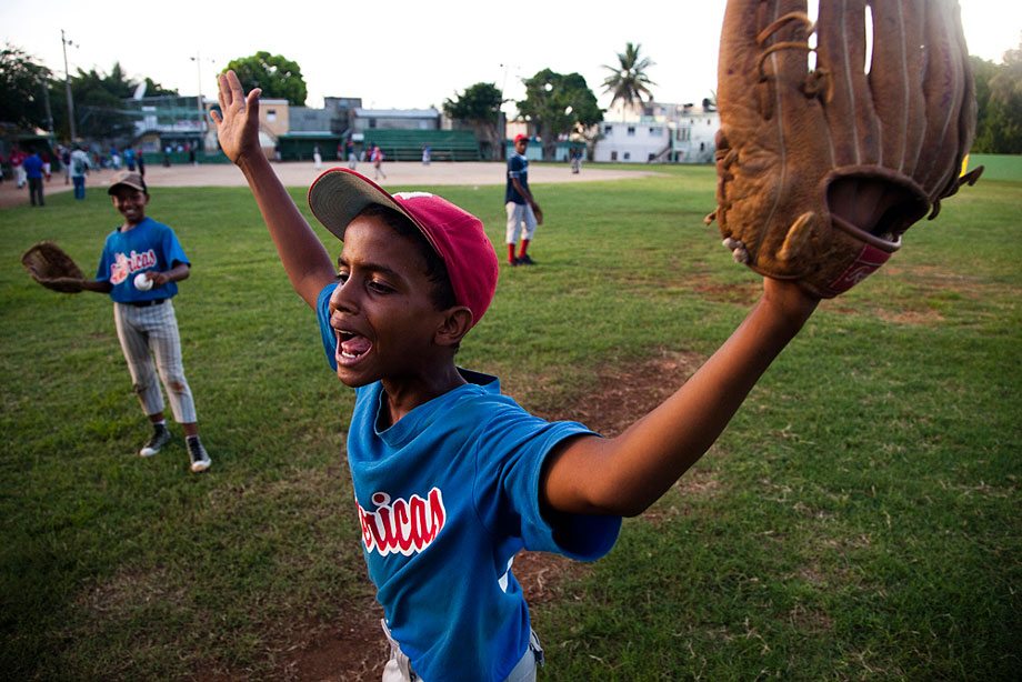 How You Can Help Adam Wainwright Help Puerto Rico Relief: Stop By