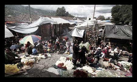 Guatemala_poverty_community_market_people