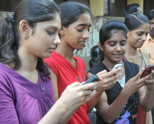 Pakistani Students Using Phones Smartphones Affect Education Gaps in Rural Pakistan