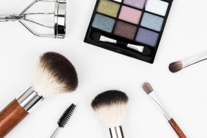 Makeup Brands Helping Women in Poverty