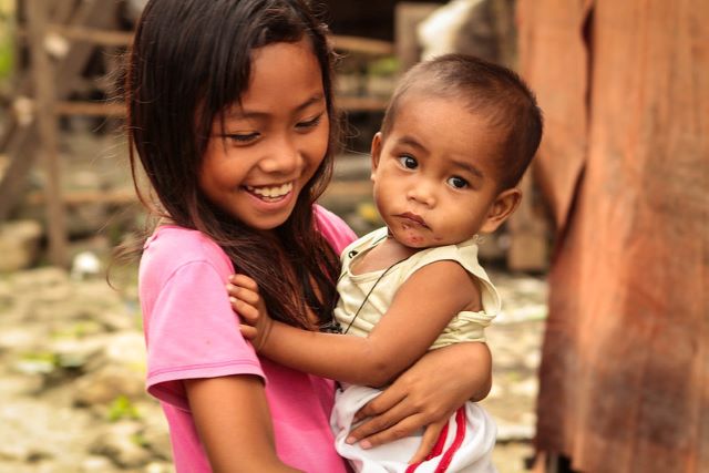 poor filipino children smiling