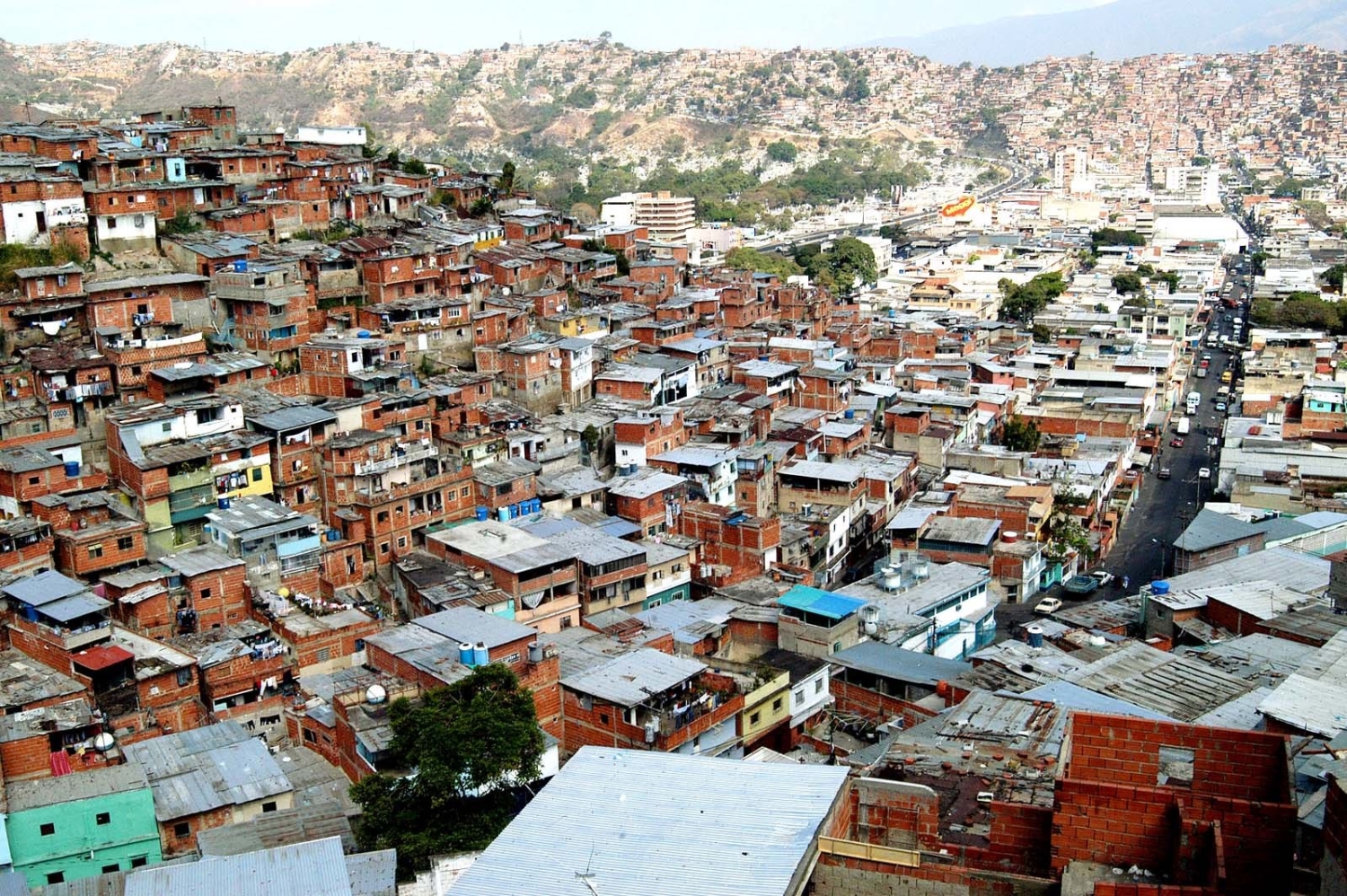 10-facts-about-slums-in-venezuela-the-borgen-project