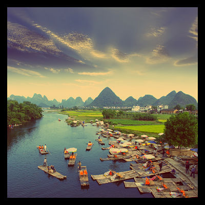 asian_flat_boats_on_river_market