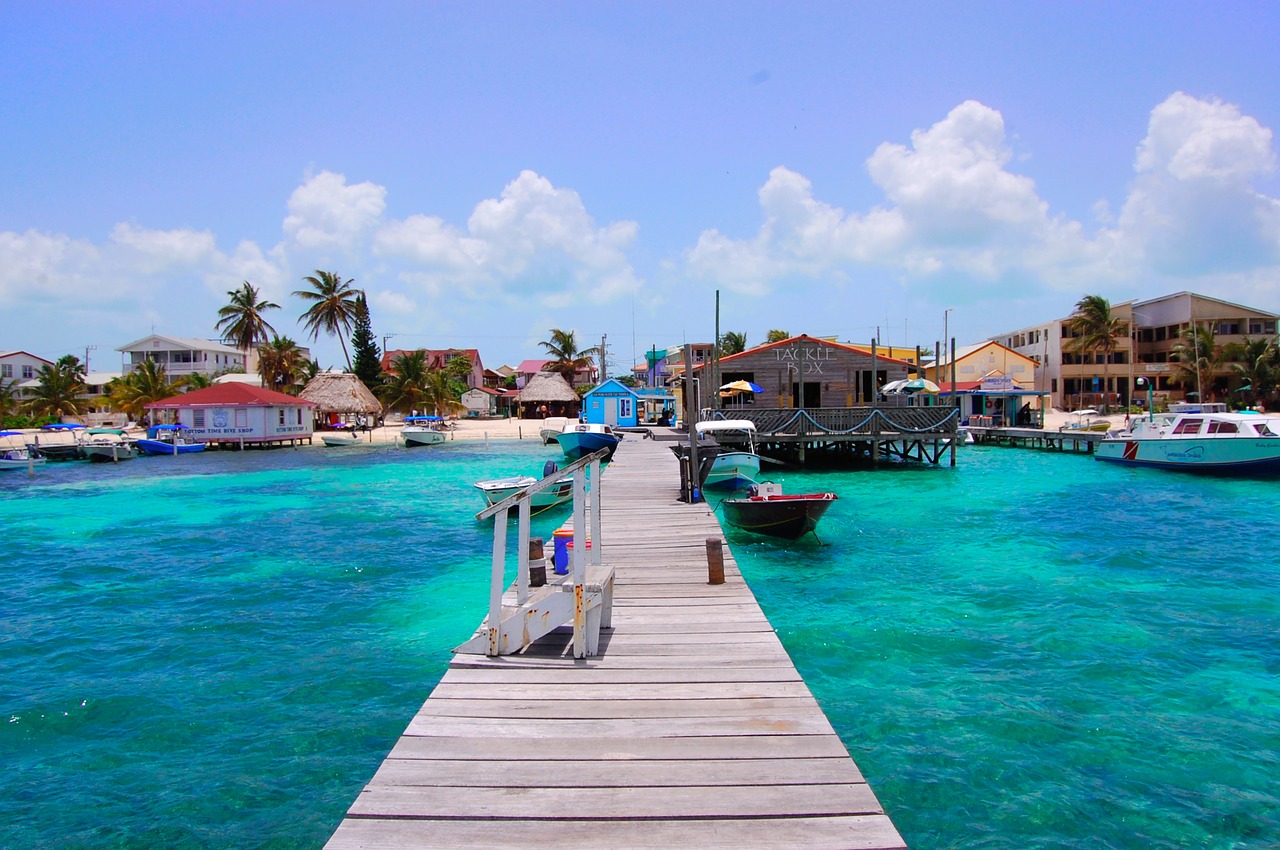 Celebrities live in belize? what Caribbean Trip!