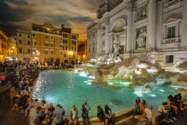 trevi fountain fights poverty